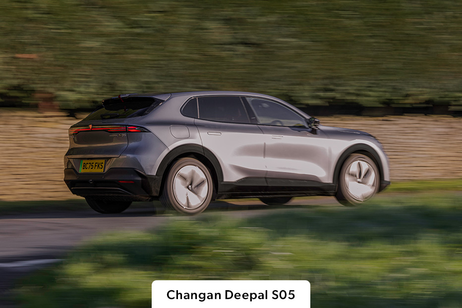 Grey Changan Deepal S05 driving round a bend on a country lane