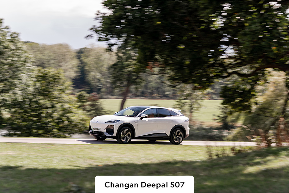 White Changan Deepal S07 driving through greenery