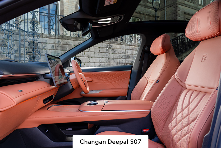 Wide shot of the Changan Deepal S07 Orange interior showing the front seats