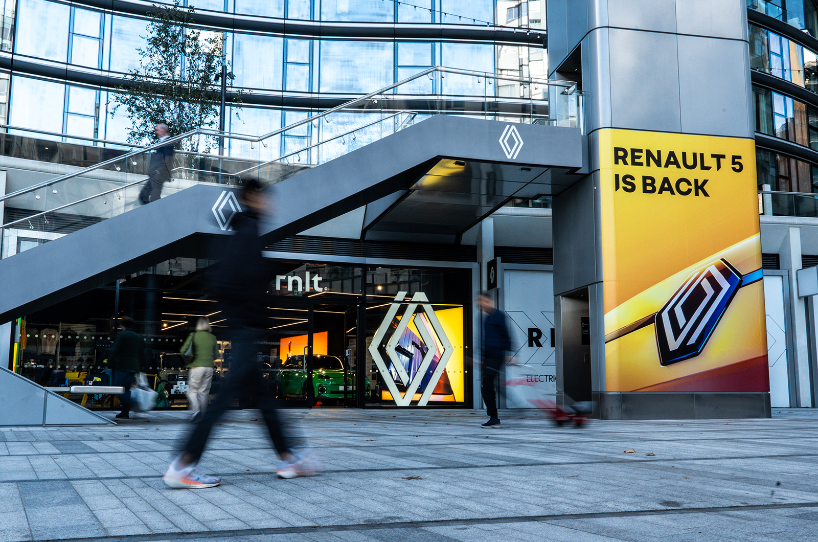 Renault's Battersea dealership shopfront