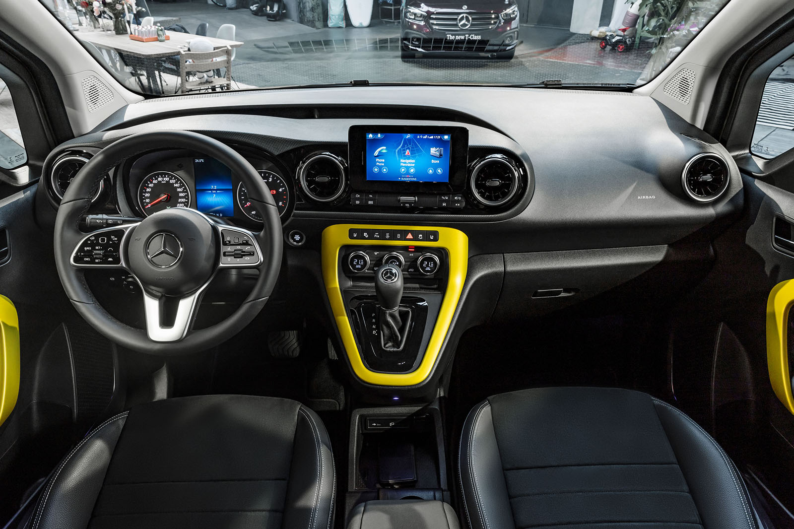 2022 Mercedes T-Class interior