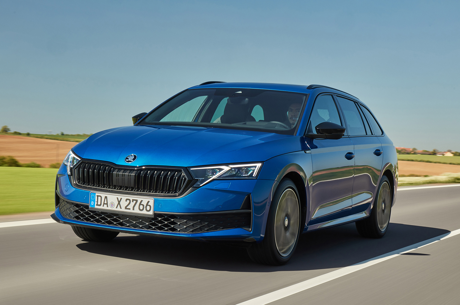Skoda Octavia Estate front three quarters driving