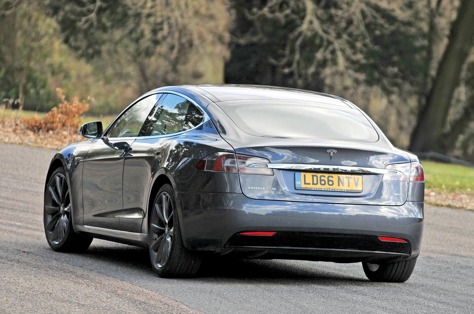 New Porsche Panamera vs Tesla Model S