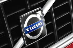 Ford agrees to sell Volvo