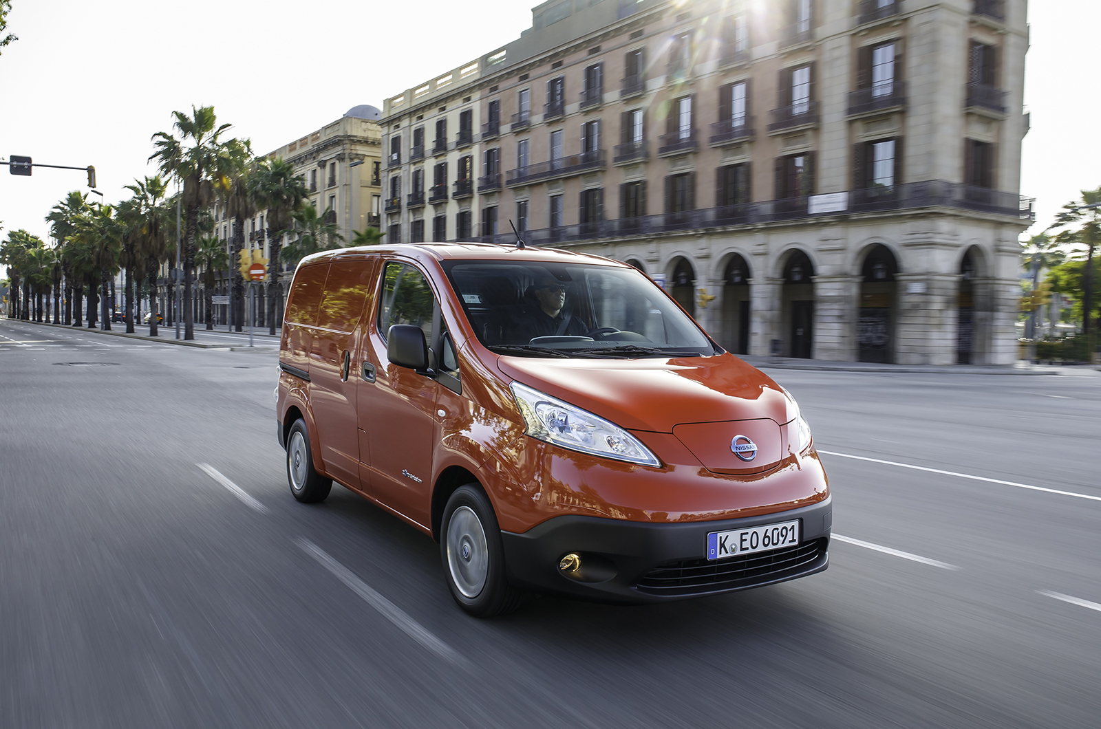 Nissan e-NV200 front three quarters