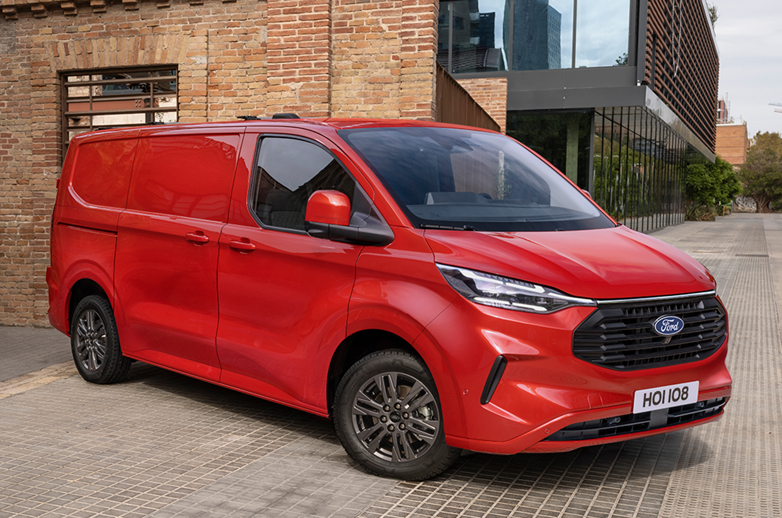Ford Transit Custom front three quarters parked