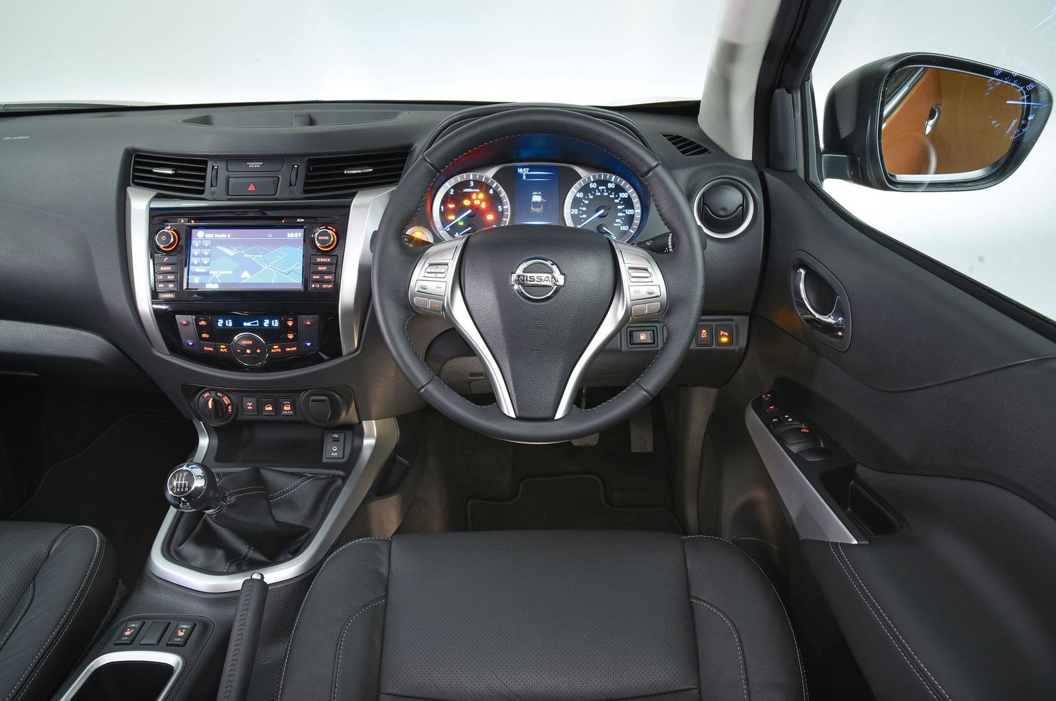 Nissan Navara - interior