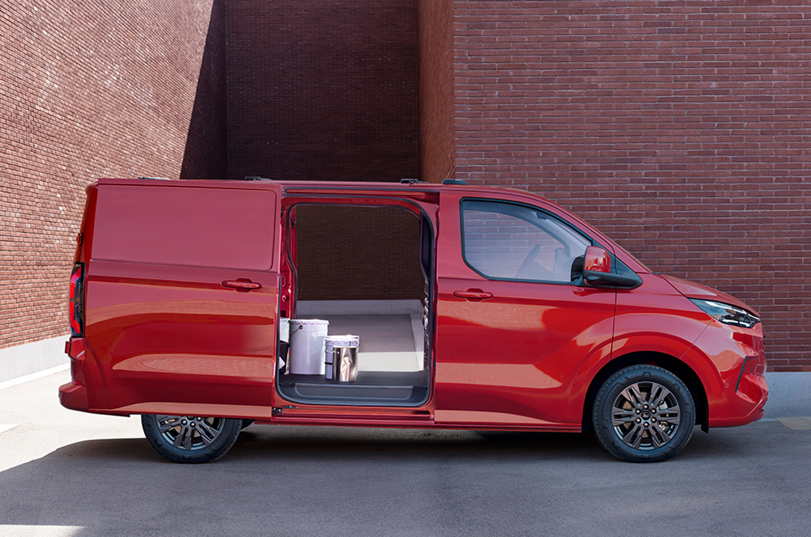 Ford Transit Custom side profile with side door open