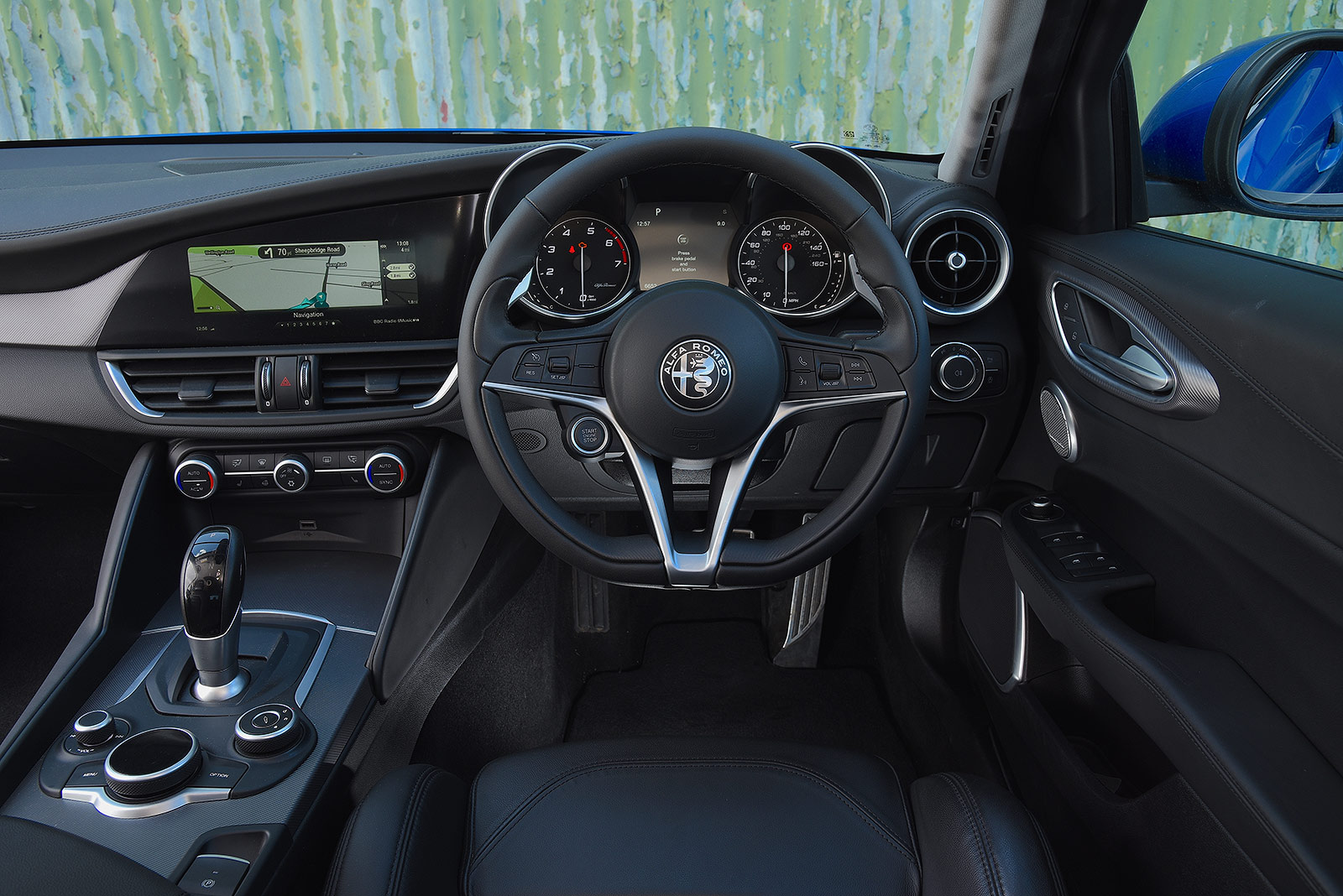 Alfa Romeo Giulia 2.0 TB 280hp Veloce - interior