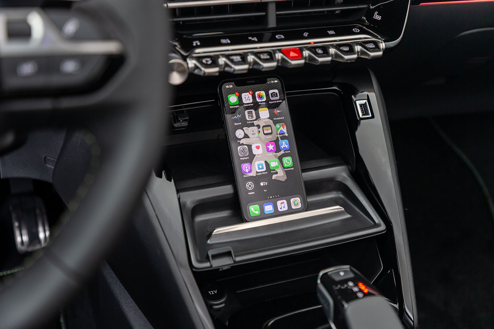 Peugeot 2008 2019 LHD infotainment