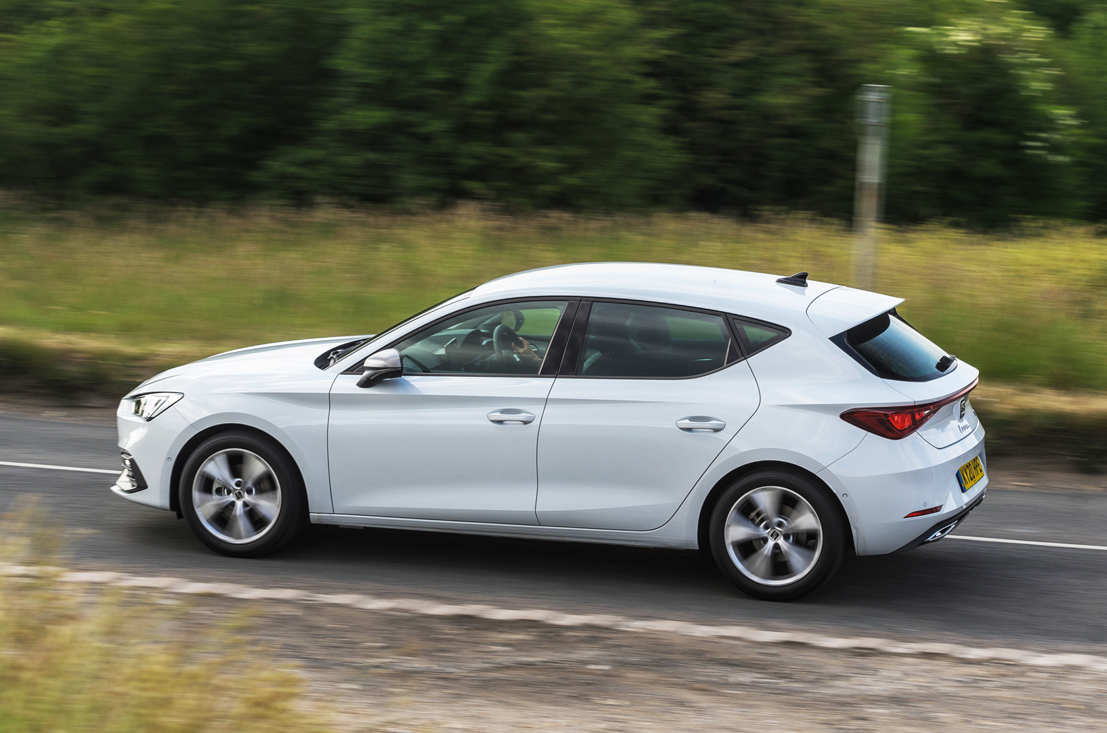 2020 Seat Leon side action