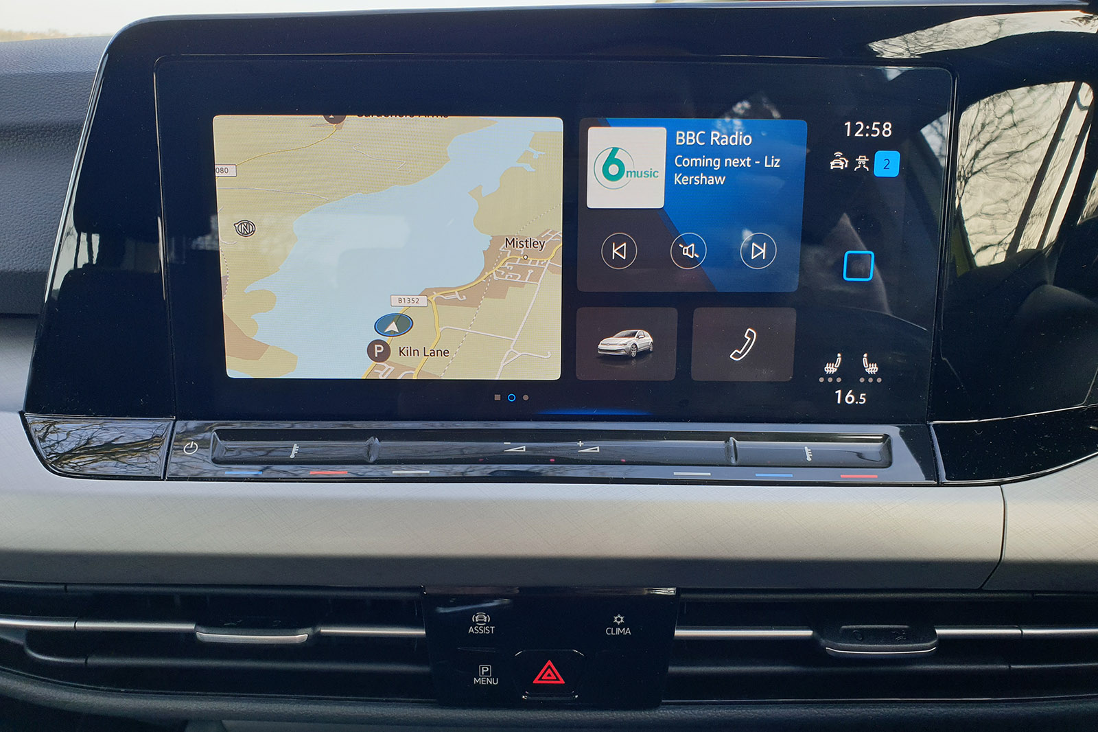 Volkswagen Golf 2021 long-term infotainment detail