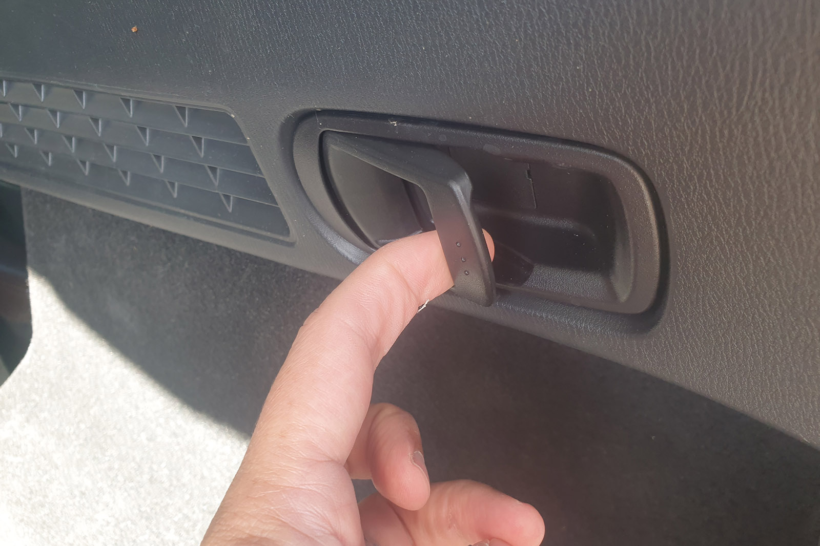 Mazda CX-5 2022 long-term rear seat release