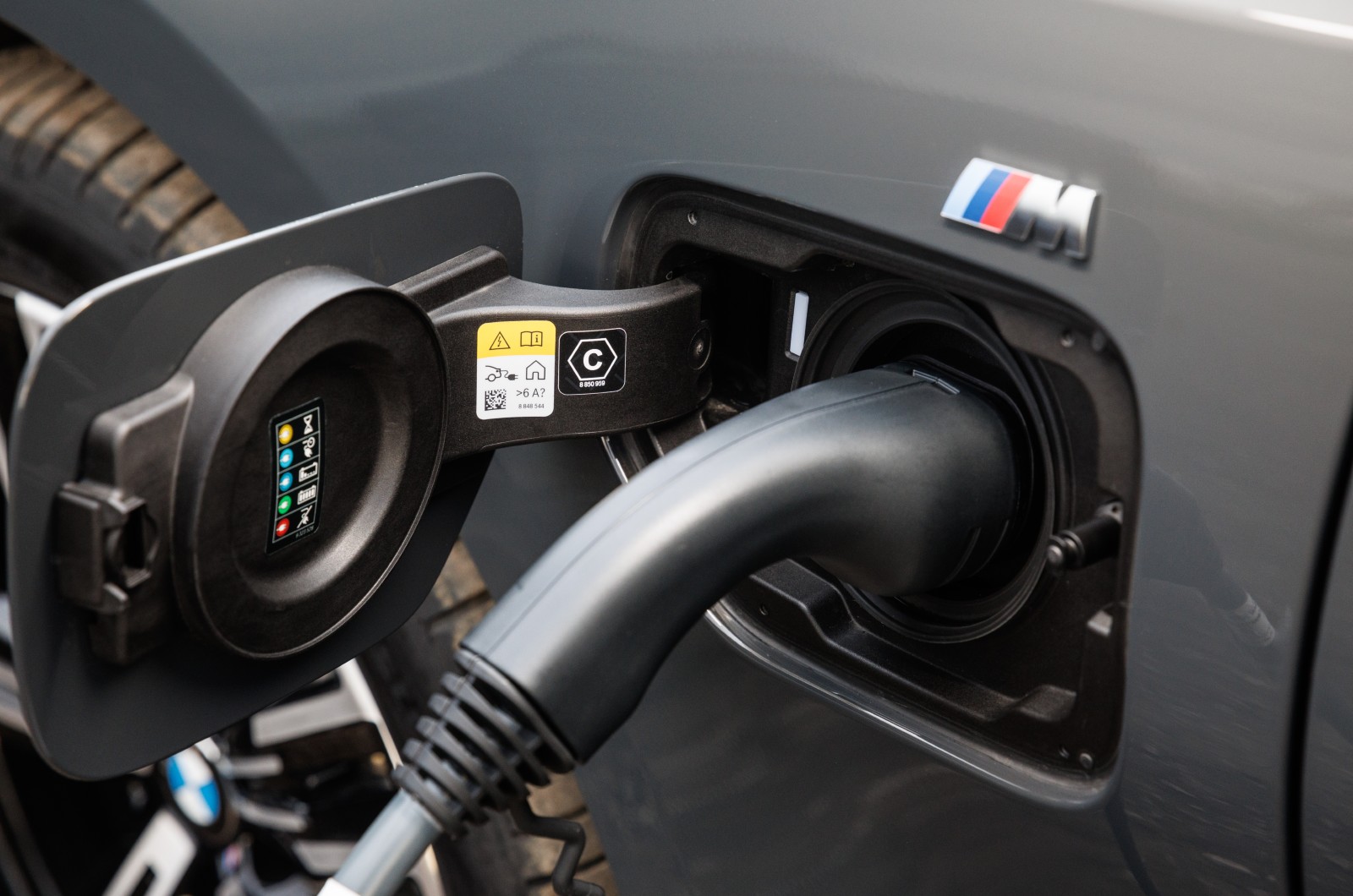 2025 BMW 330e charging port