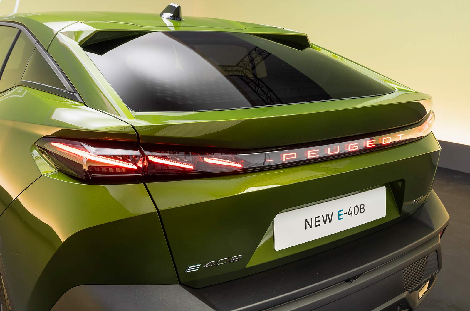 Peugeot 408 facelift rear badge