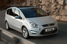 Ford cuts prices on big cars