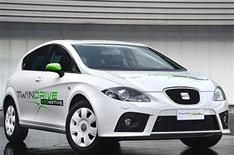 Seat reveals hybrid concept car