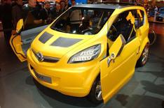 Vauxhall plans Mini rival