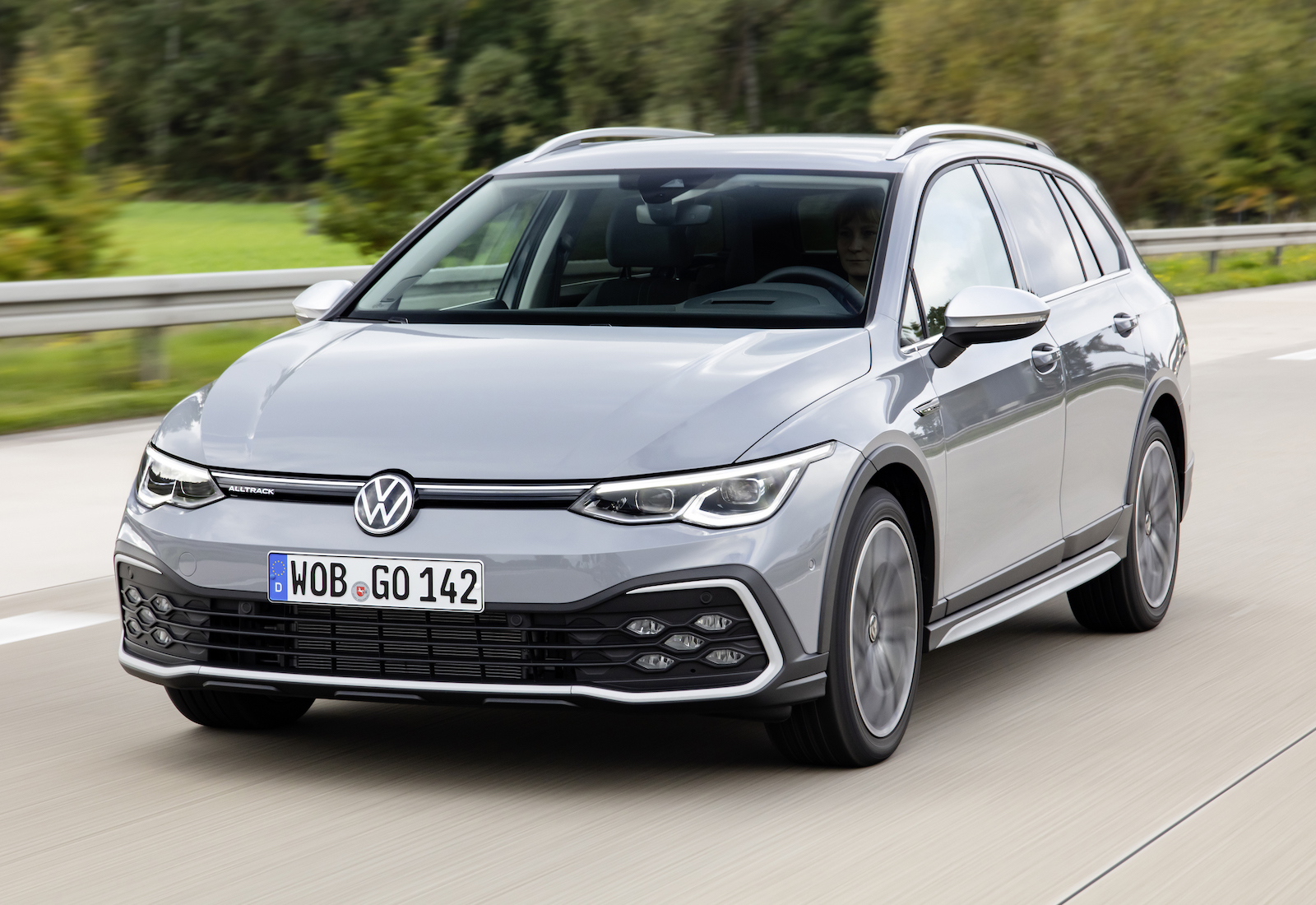Volkswagen Golf Alltrack 2021 front left tracking