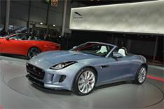 Jaguar takes 2000 F-type pre-orders