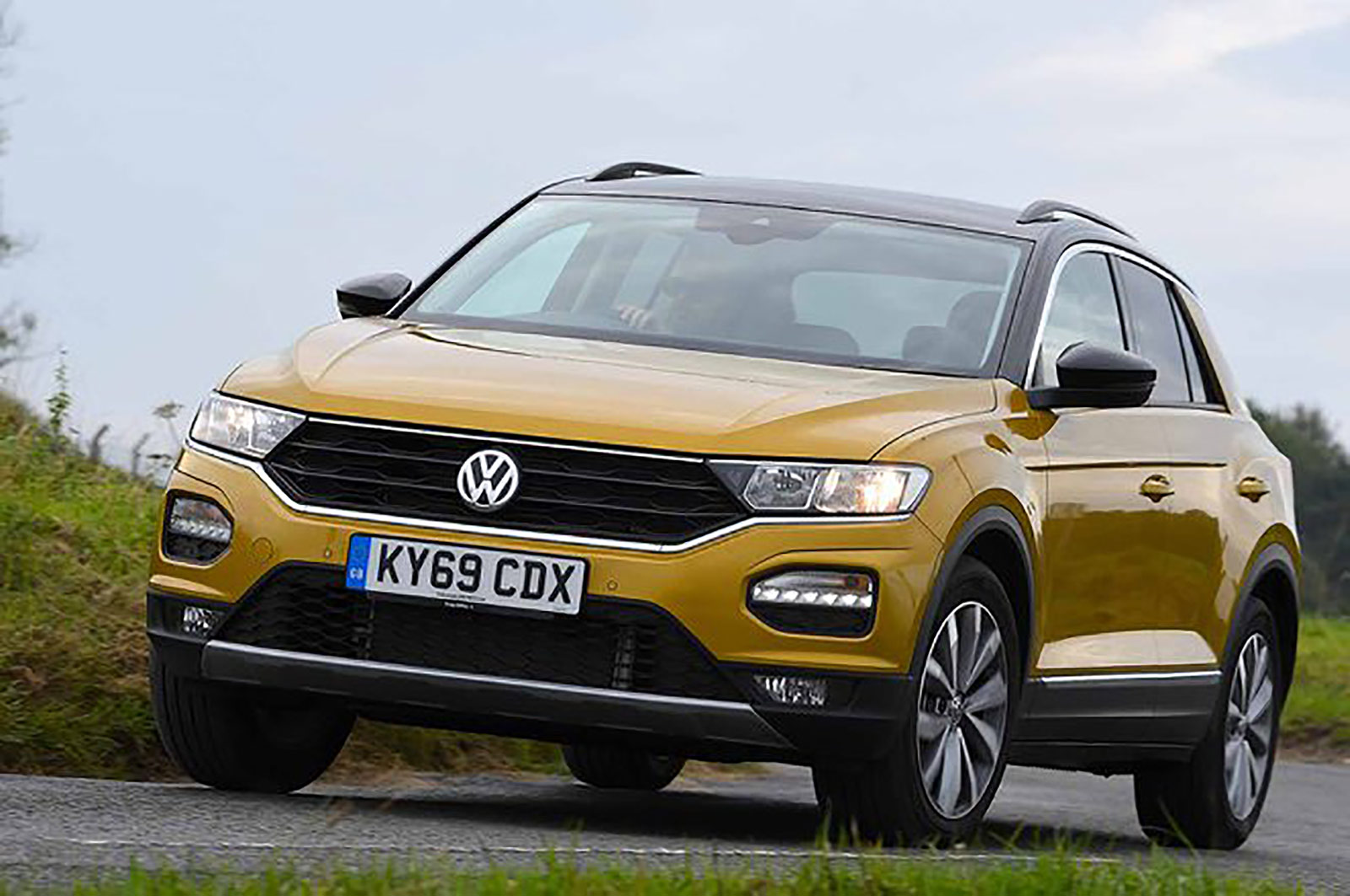Volkswagen T-Roc front three quarters