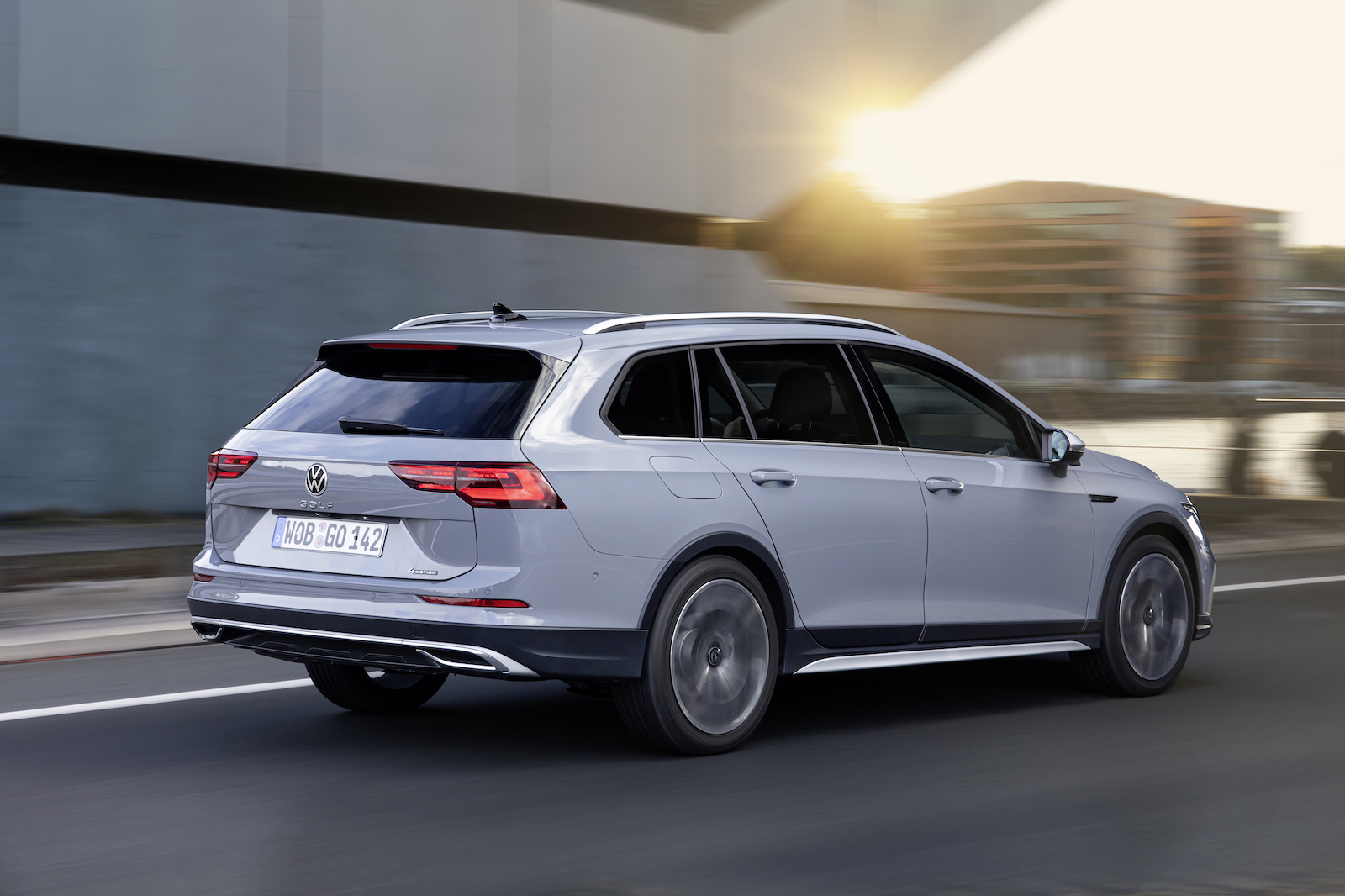 Volkswagen Golf Alltrack 2021 rear right tracking