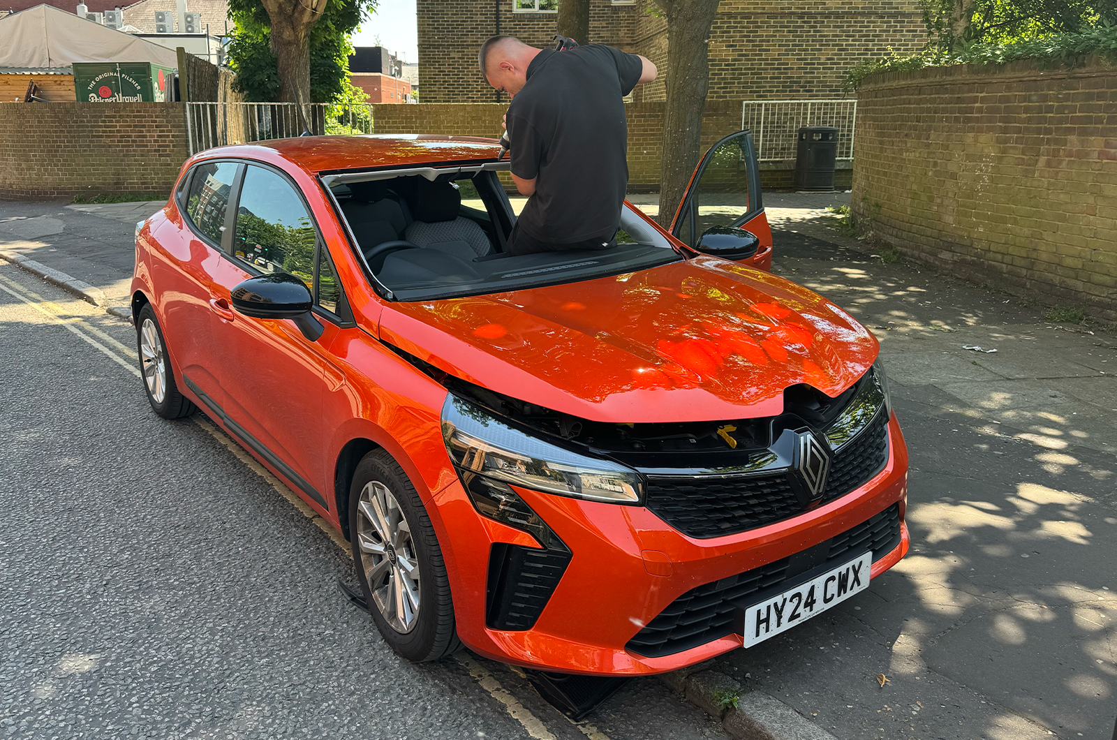 Clio having a replacent windscreen