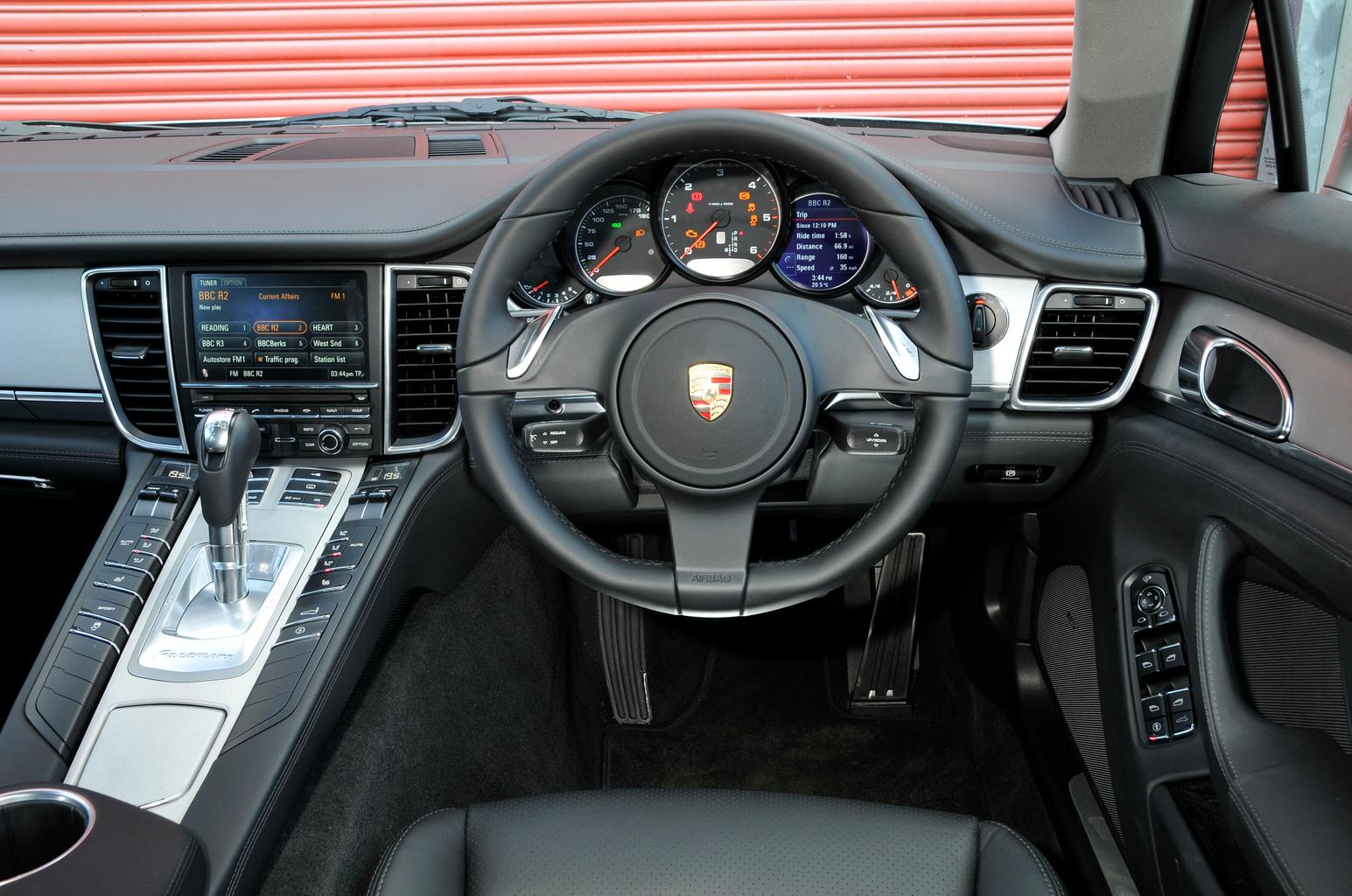 Used test – stylish luxury cars: Mercedes-Benz CLS vs Porsche Panamera