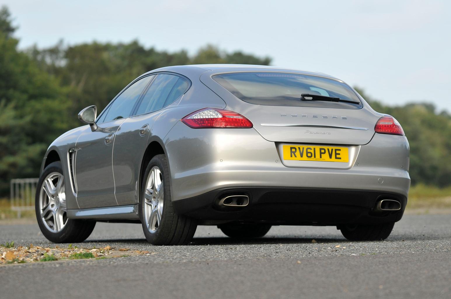 Used test – stylish luxury cars: Mercedes-Benz CLS vs Porsche Panamera