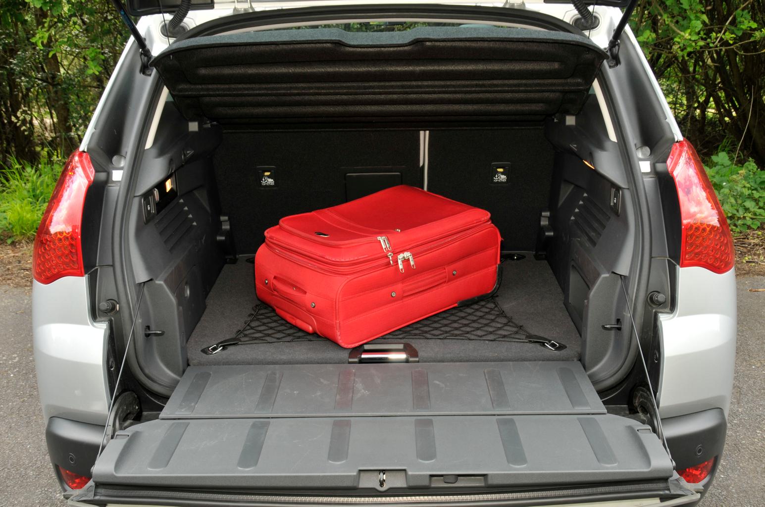 Used test: Peugeot 3008 vs Nissan Qashqai