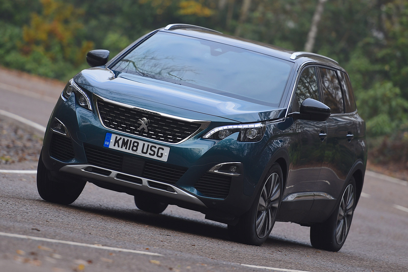 2019 Peugeot 5008 front left tracking RHD