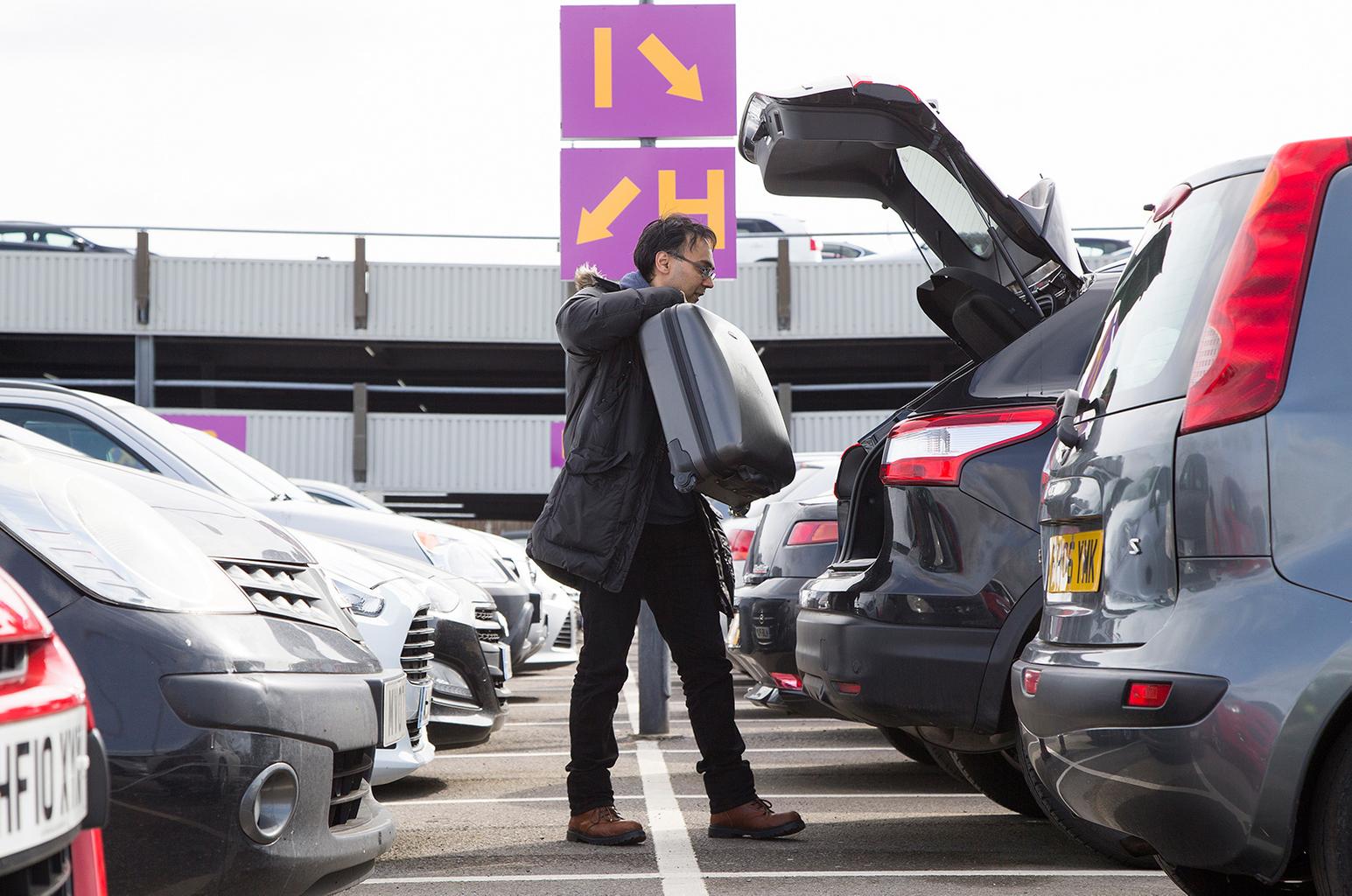 Top 10 tips to save money on airport parking