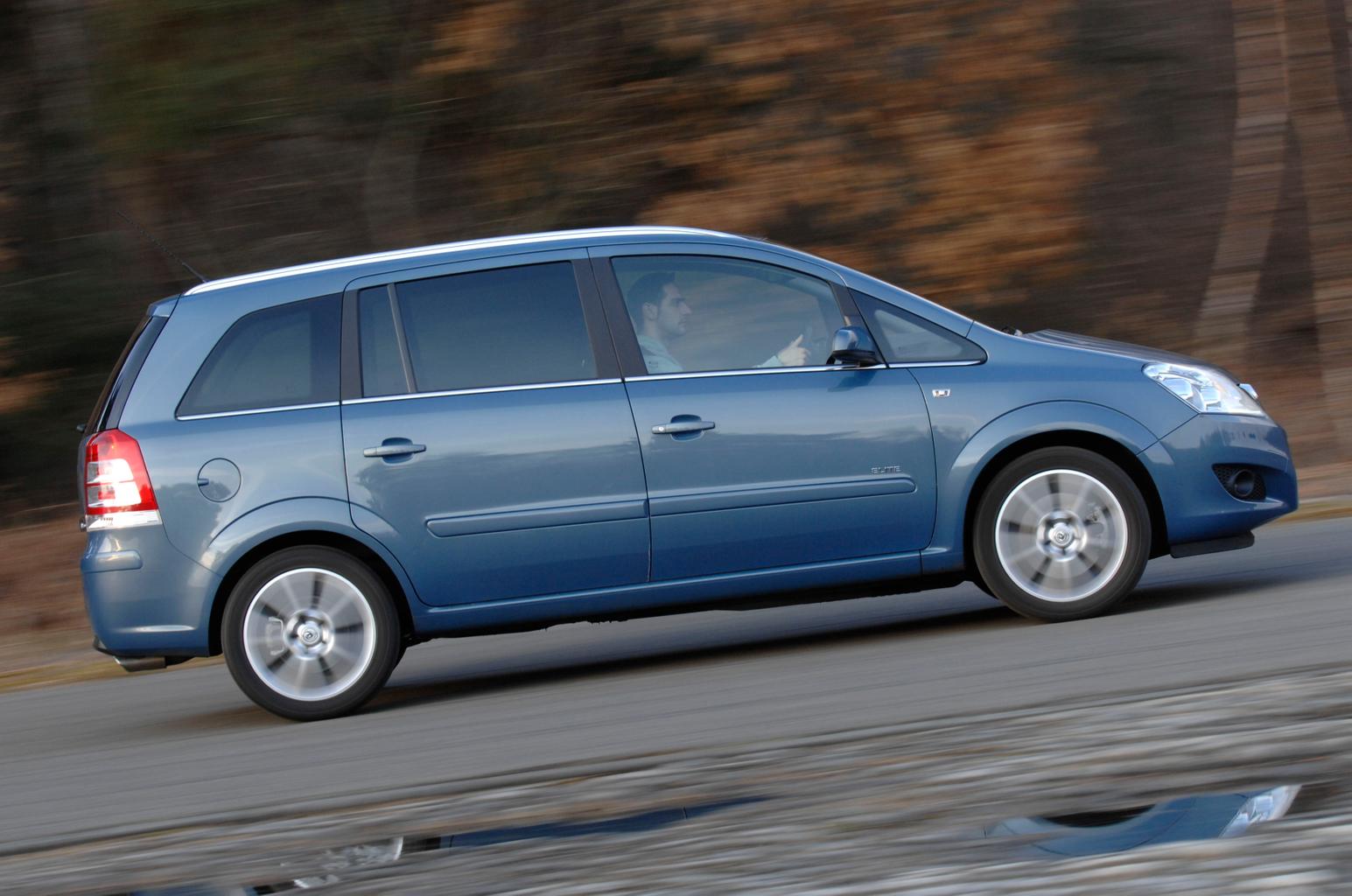 Used Vauxhall Zafira review 05-15