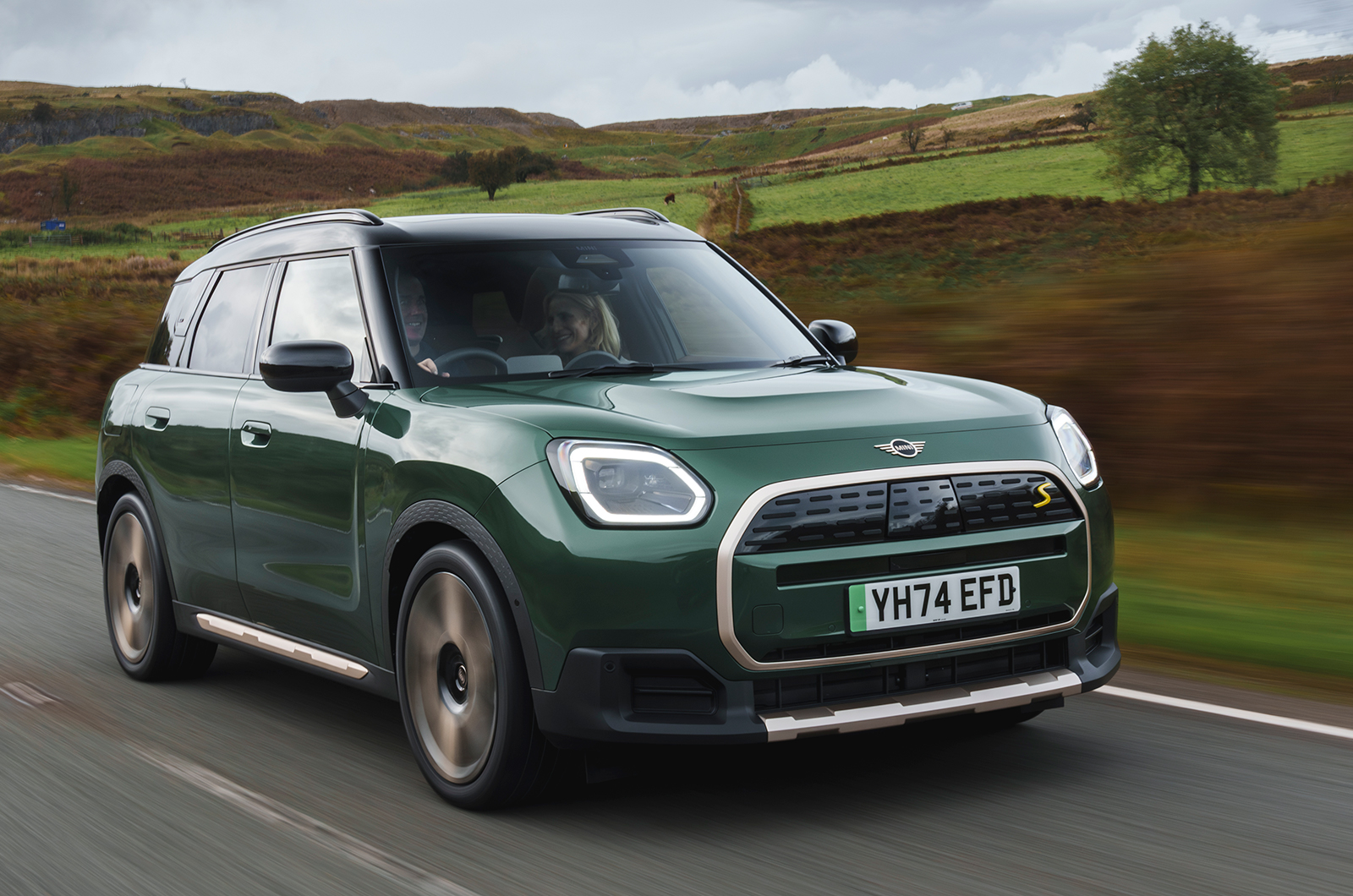 MINI Countryman driving front right