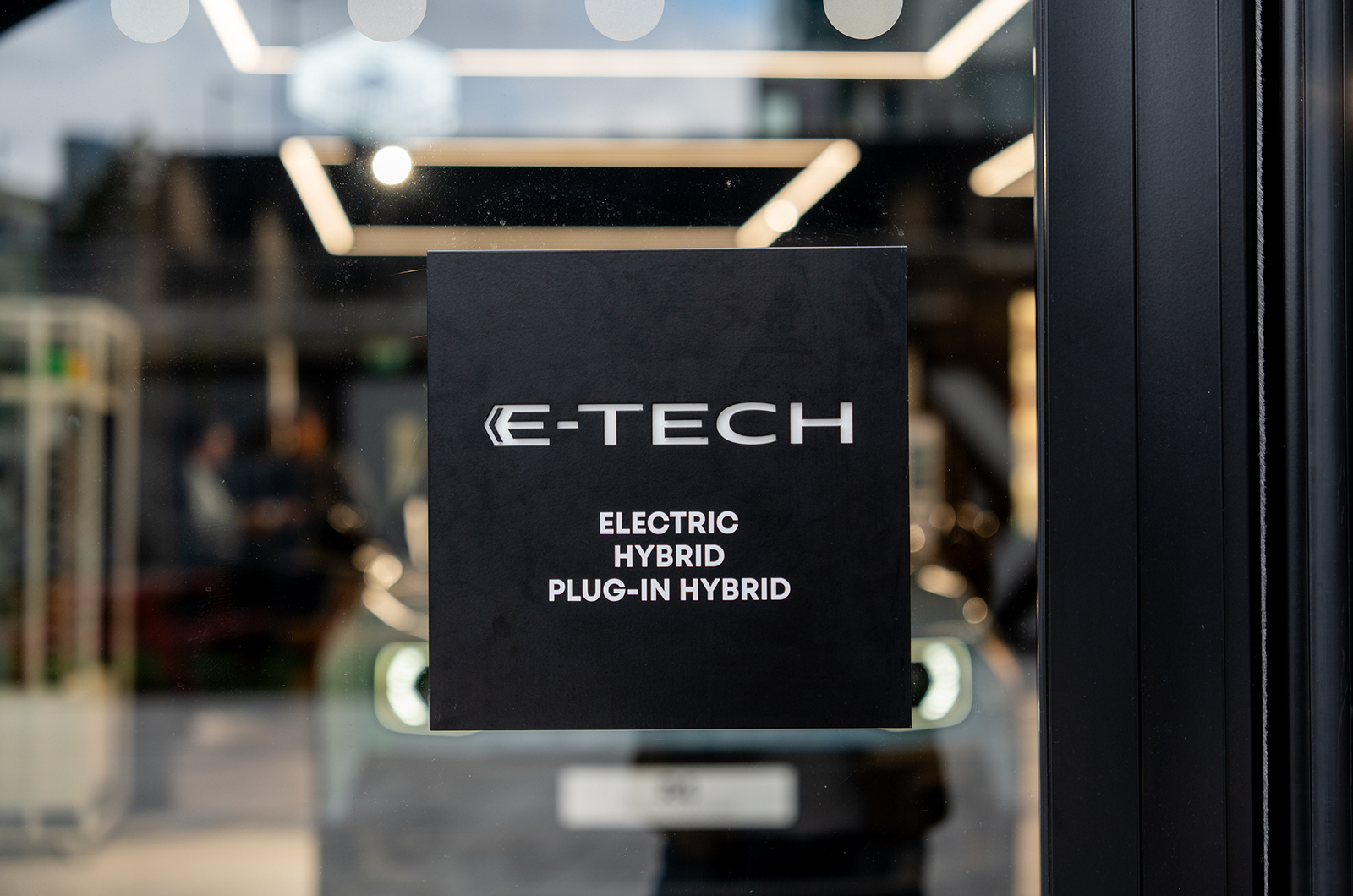 Renualt E-Tech placard