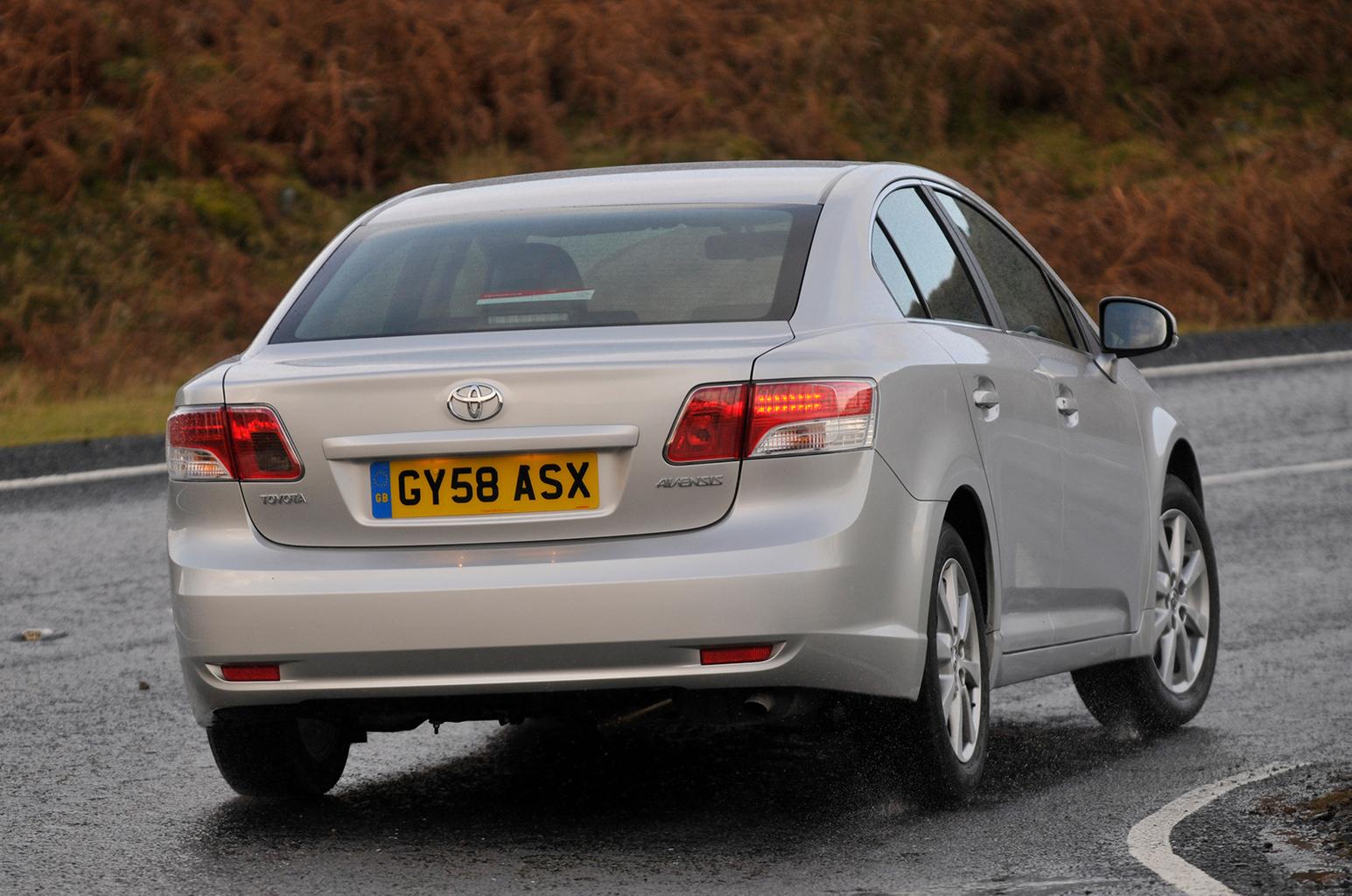 Used Toyota Avensis saloon 2009-2015