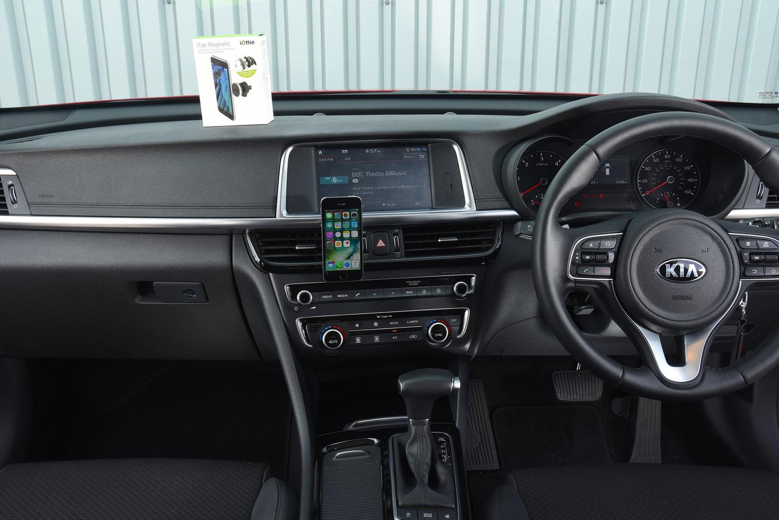 Best car phone holders 2018 – group test