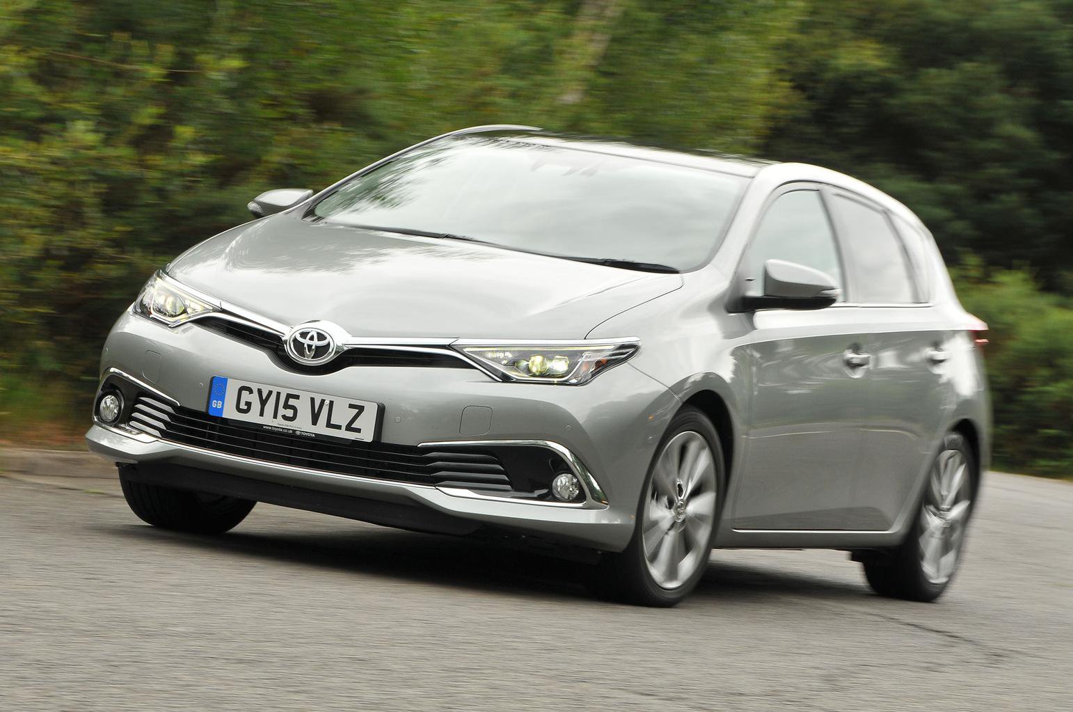 Toyota Auris front three quarters