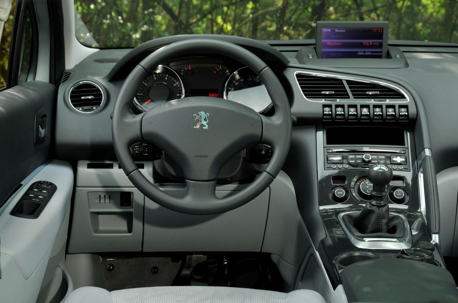 Used test: Peugeot 3008 vs Nissan Qashqai