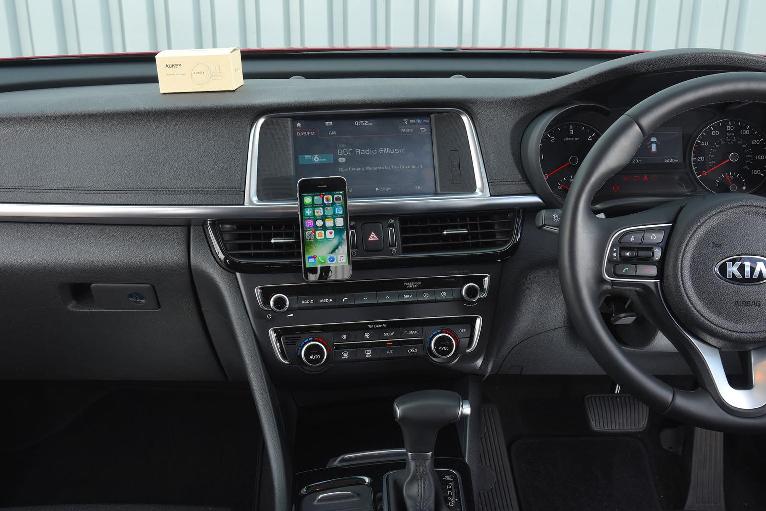 Best car phone holders 2018 – group test