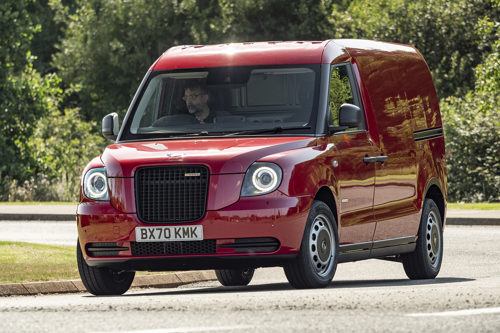 LEVC VN5 2020 front cornering