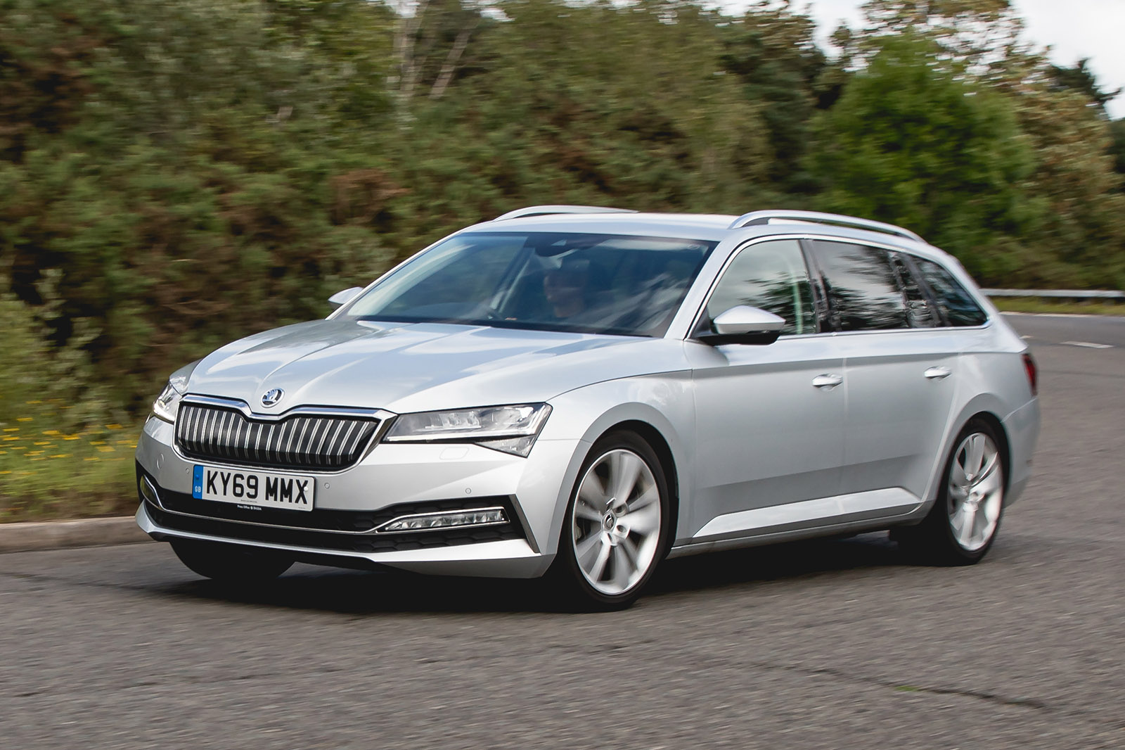 Skoda Superb Estate 2020 long term front cornering