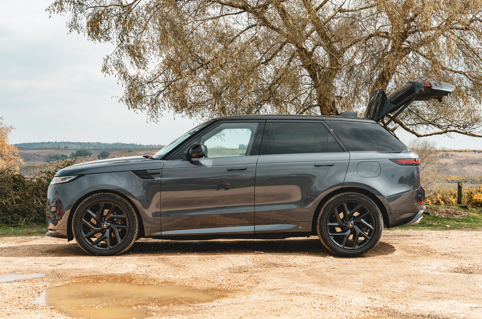  Range Rover Sport side with boot open
