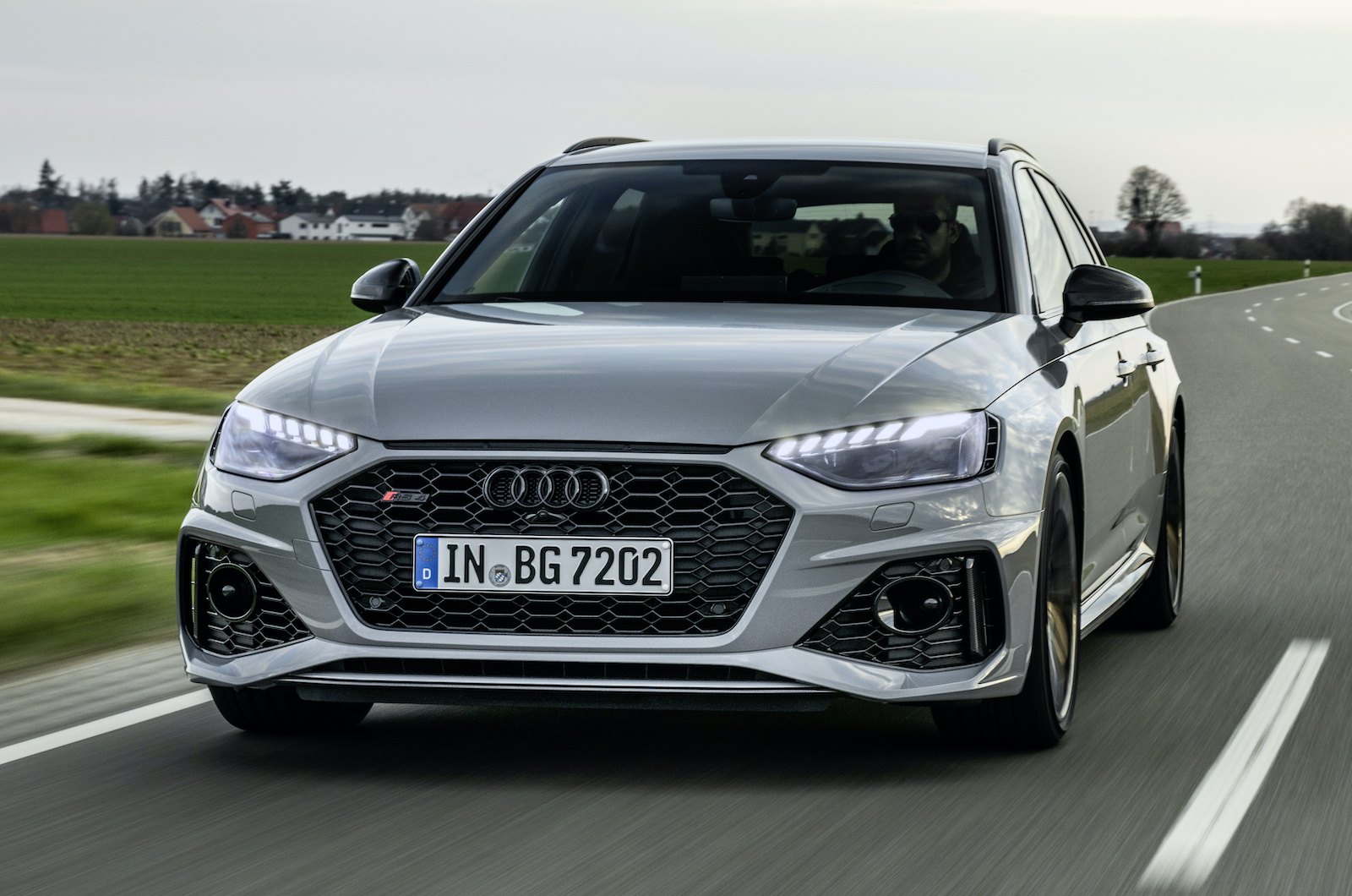 Audi RS4 Avant 2022 front tracking