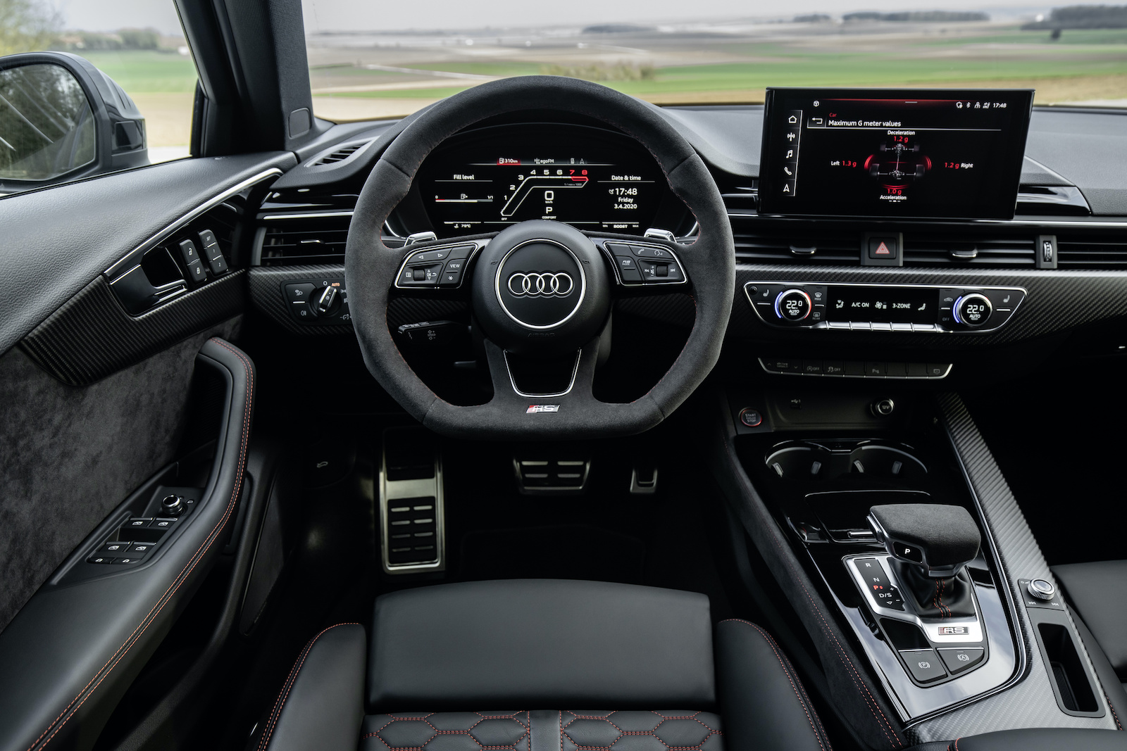 Audi RS4 Avant 2022 interior dashboard