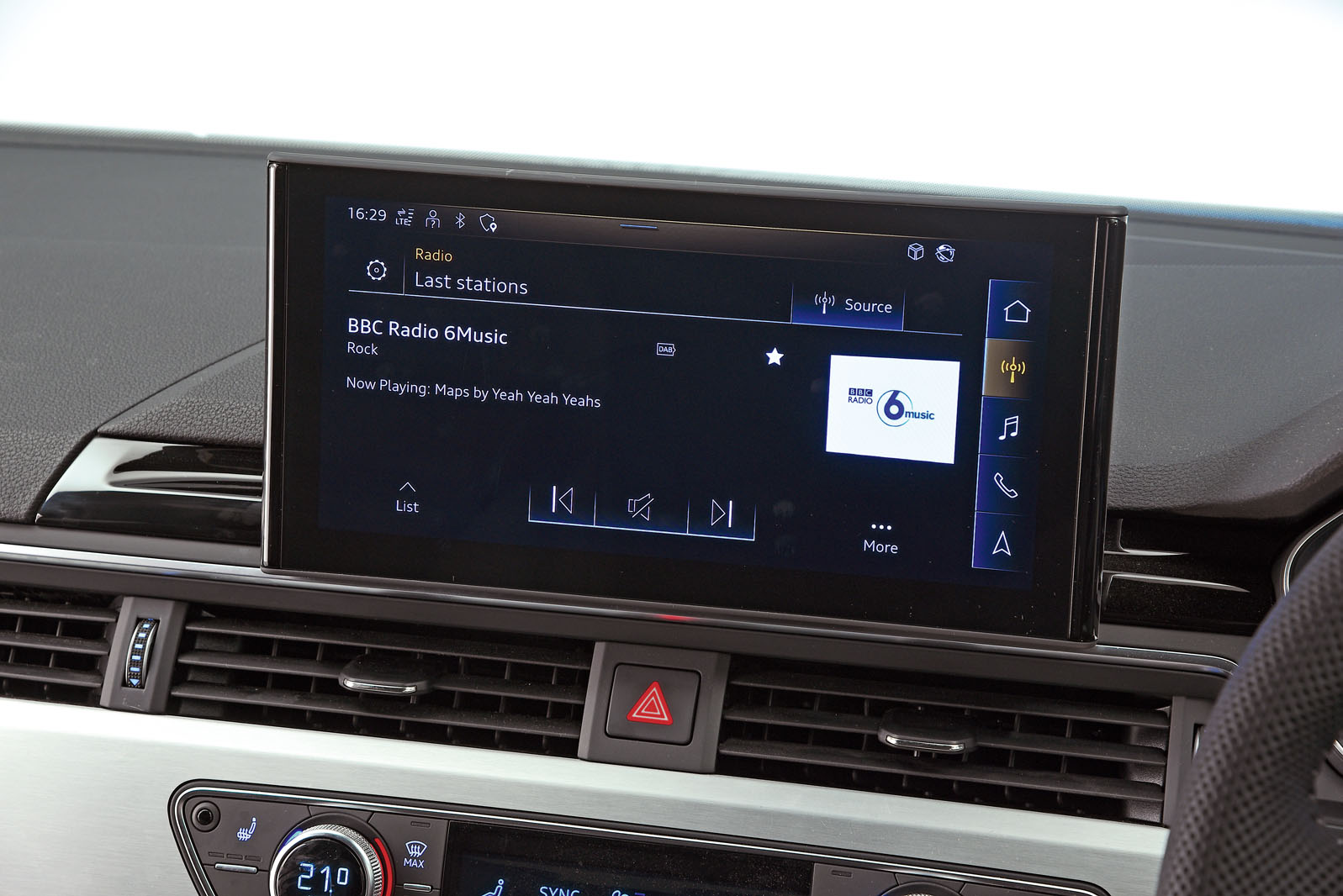 Audi A4 Avant infotainment