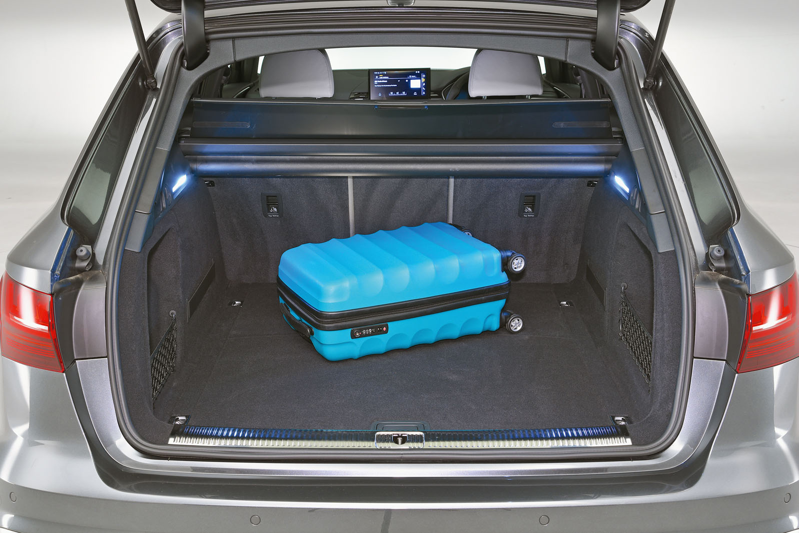 Audi A4 Avant boot