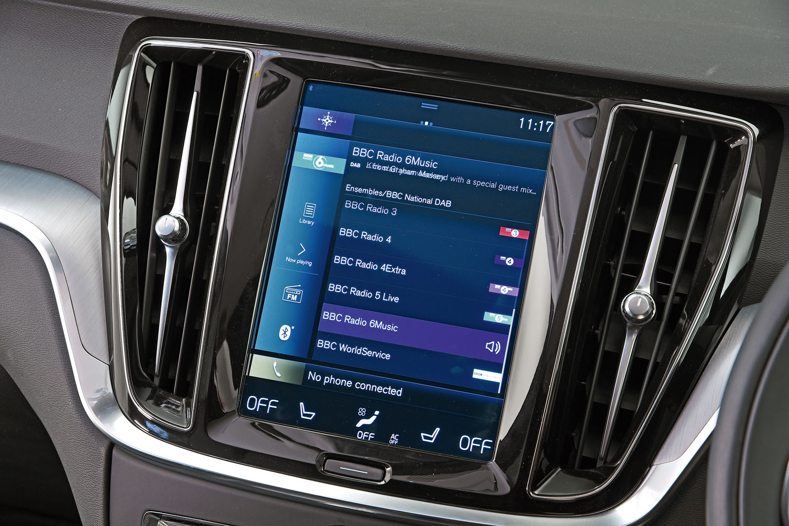 Volvo V60 infotainment
