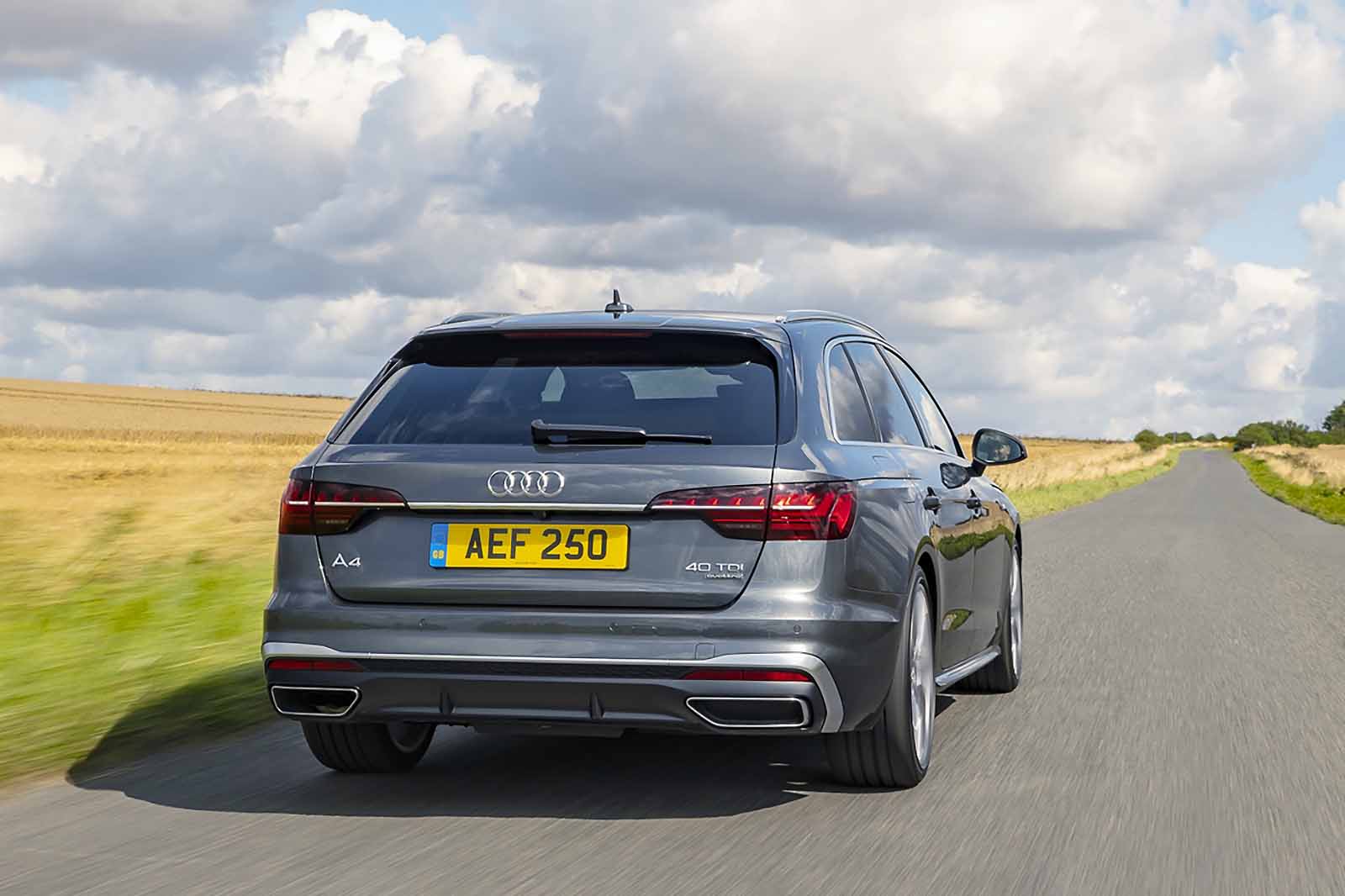 Audi A4 Avant 2021 rear tracking