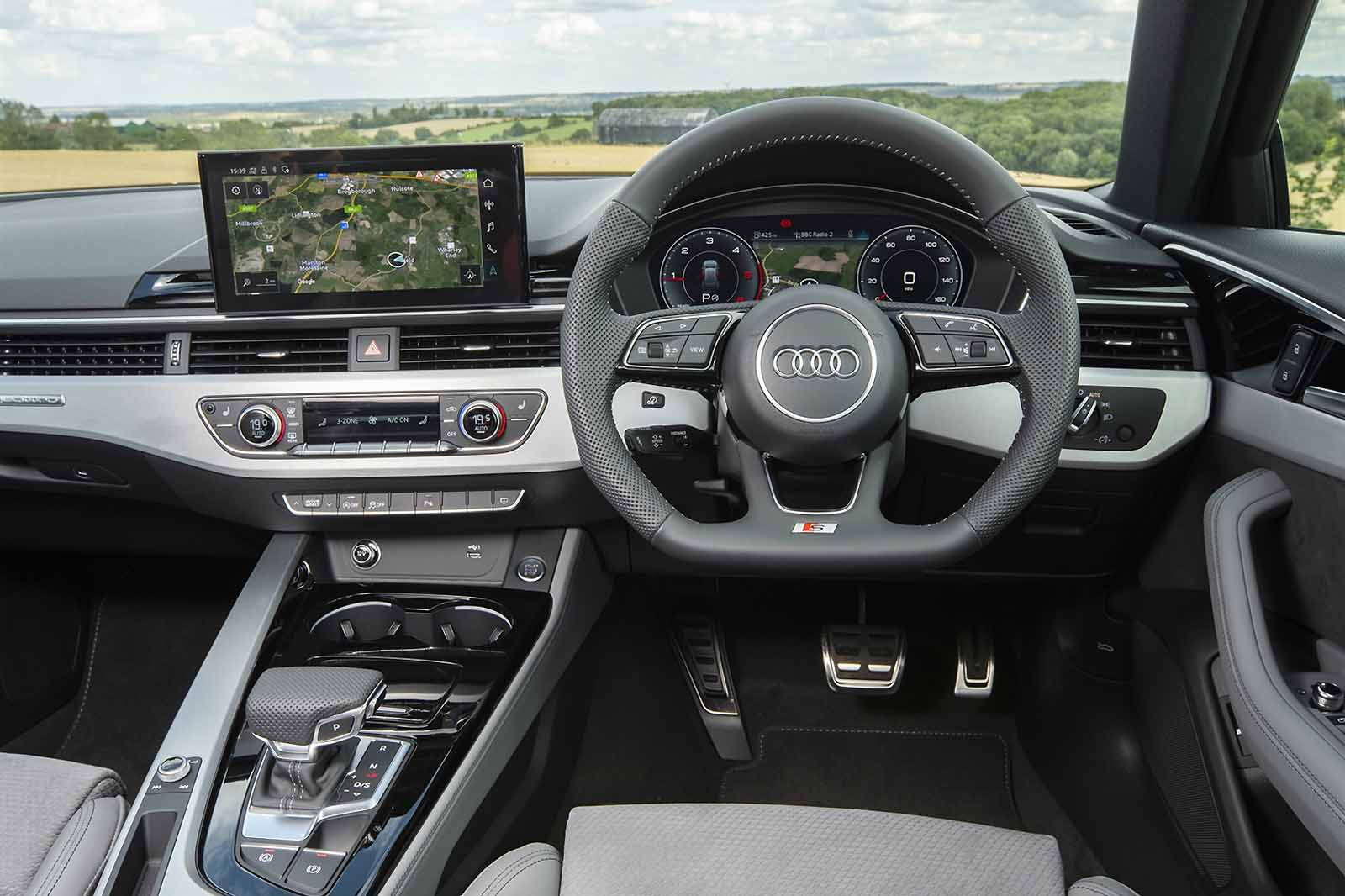 Audi A4 Avant 2021 dashboard